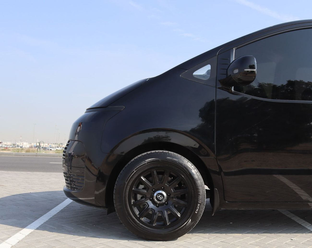 Hyundai Staria 3.5L Comfort (9 Seater) Hyundai Starea - 2023 - GCC - Accident-Free - 3.5L  - 9 Seats - Low Mileage