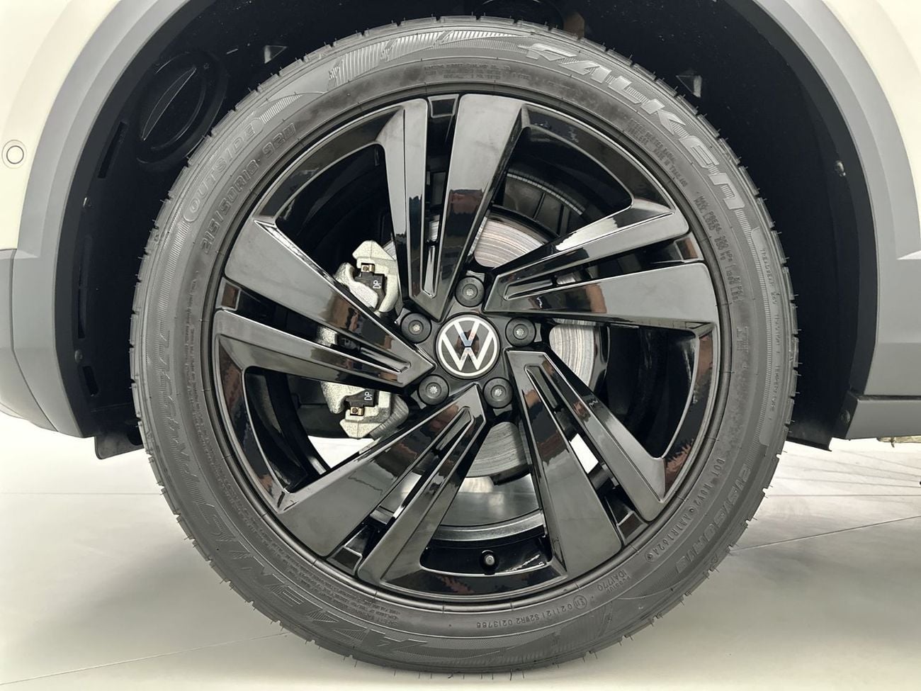 فولكس واجن T ROC Style 1.4L Style without Sunroof with Black Style (Ref#03459)