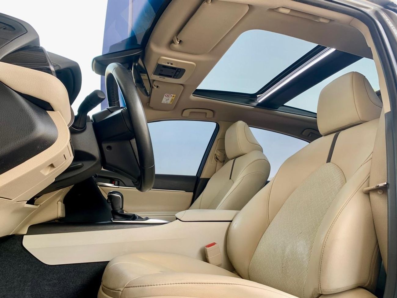 تويوتا كامري Toyota Camry SE+ 2022 - 3.5L,V6  Full Option,Panoramic, GCC Specs