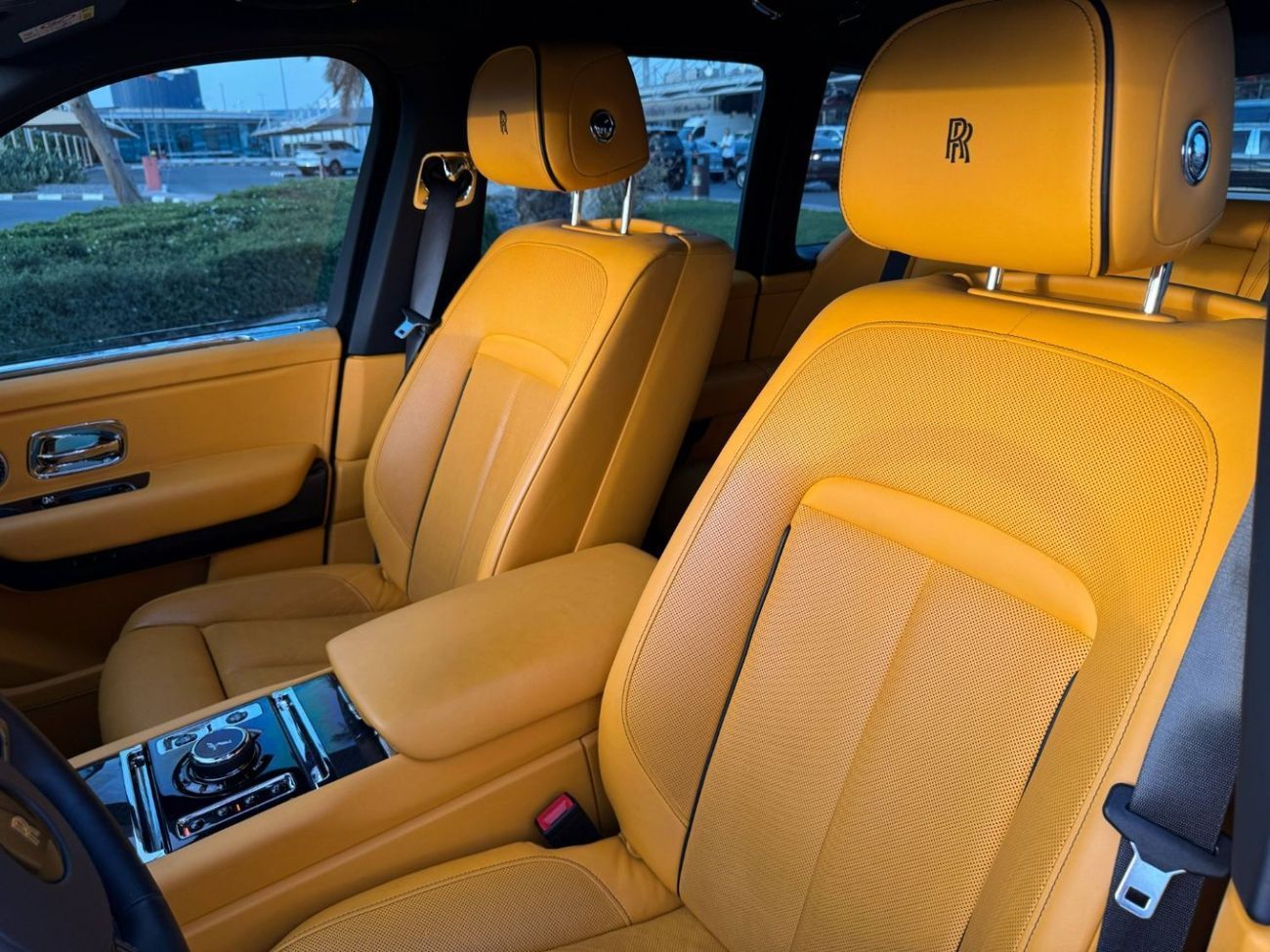 رولز رويس كولينان BLACK BADGE GCC SPEC NEAT AND CLEAN