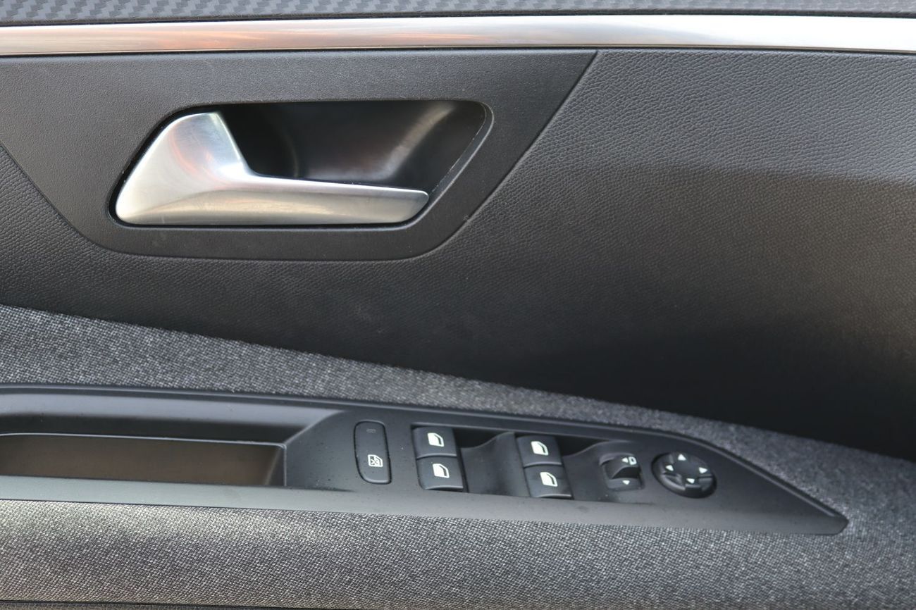 بيجو 3008 بيجو 3008 خليجى بحاله ممتازه محرك 1.6 سى سى وممشى 56000 كم وسعر 52000  درهم