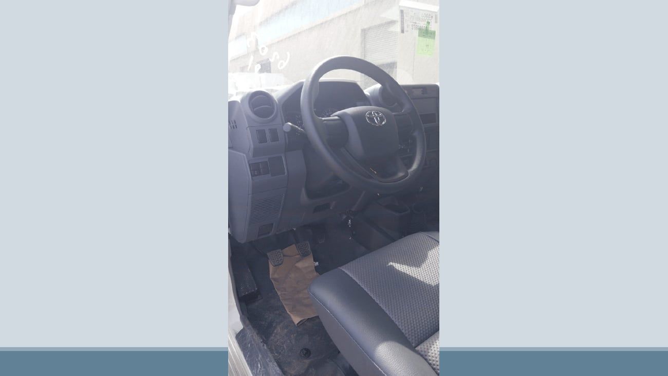 تويوتا لاند كروزر بيك آب ECT0028 - Toyota LC79 DCab - 2.8L Diesel Manual White (Diff lock)