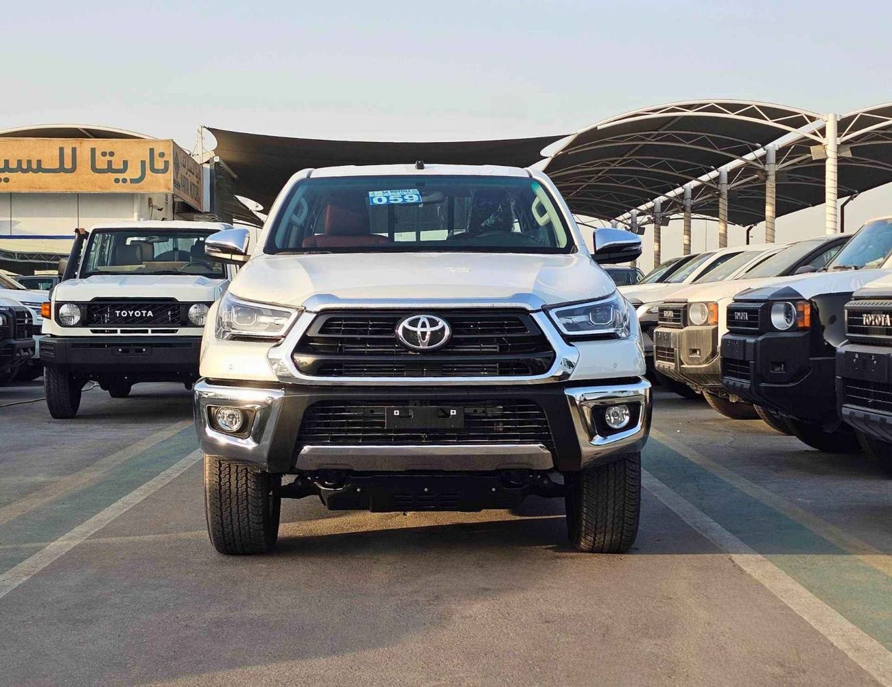 تويوتا هيلوكس SR5 FULL OPTION / A/T / 2.4L V4 DIESEL / DVD + CAMERA / BLIND SPOT / 4WD (CODE # HDAF2)