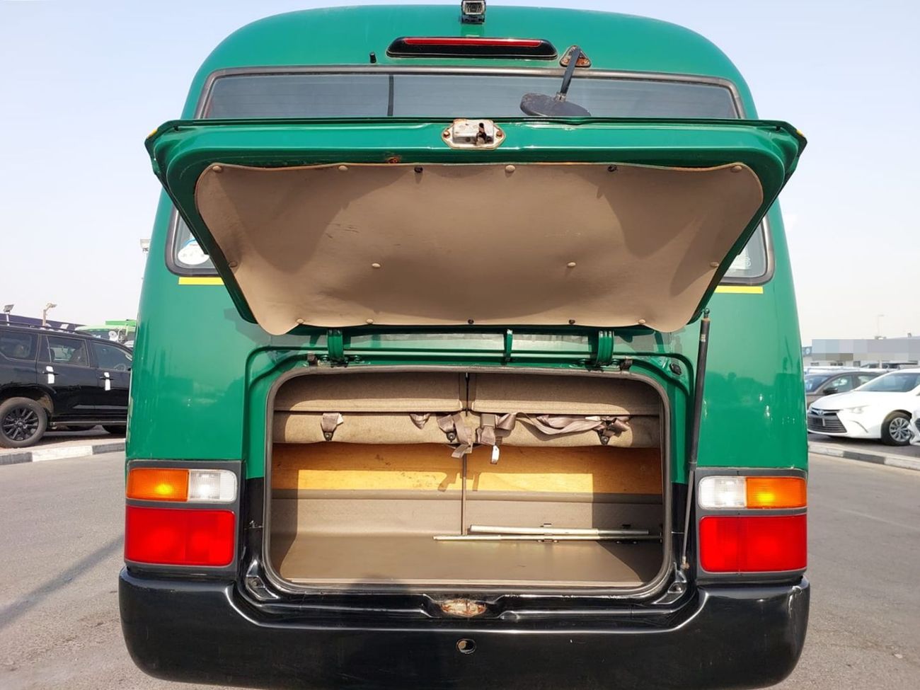 Toyota Coaster TOYOTA COASTER BUS RHD 2000 MODEL 4.2 L DIESEL AUTOMATIC(PM10377)