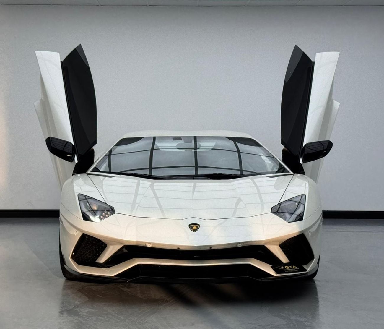Lamborghini Aventador 2017 Lamborghini Aventador S Roadster, Lamborghini Service History, Excellent Condition, GCC
