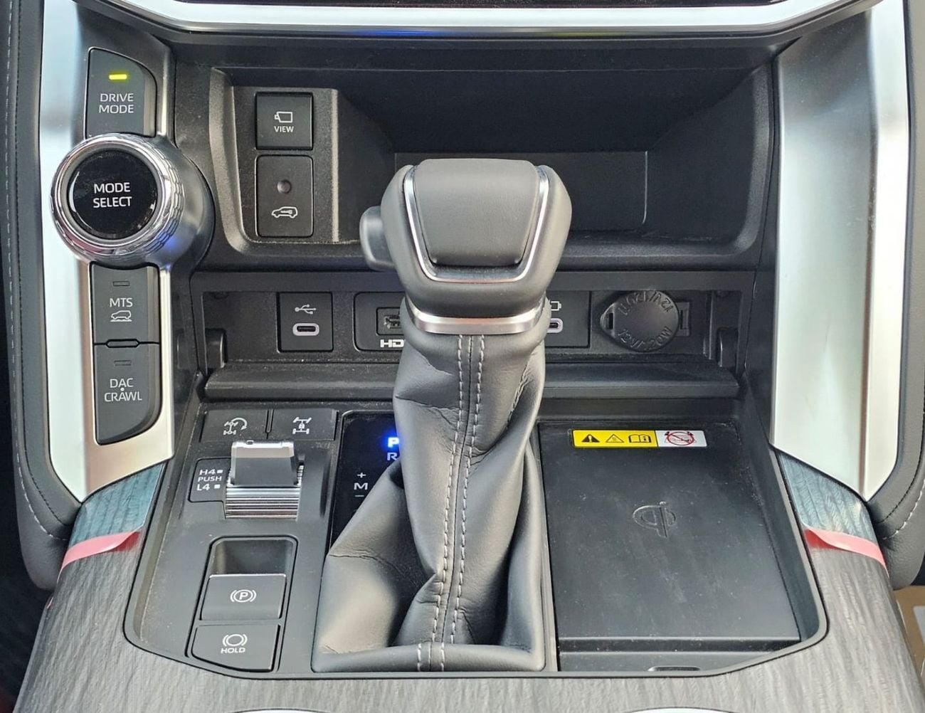 تويوتا لاند كروزر VXR TOYOTA LANDCRUISER LC300 VXR TWIN TURBO AURO KIT FULL OPTION SA PETROL AT 3.5L V6 4WD CH# 28463 CODE