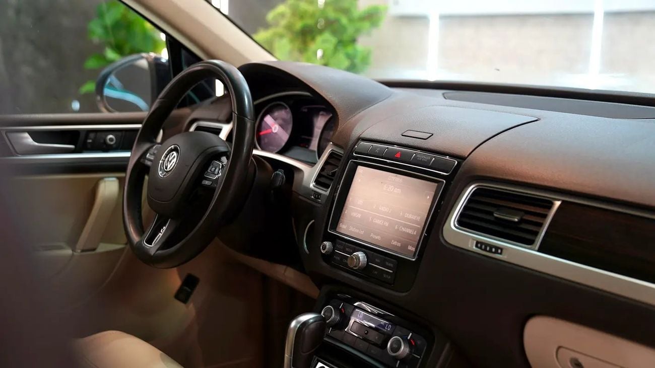 Volkswagen Touareg SPECIAL V6 || GCC || FULLY LOADED || UNIQUE || DEPENDABLE || LIKE