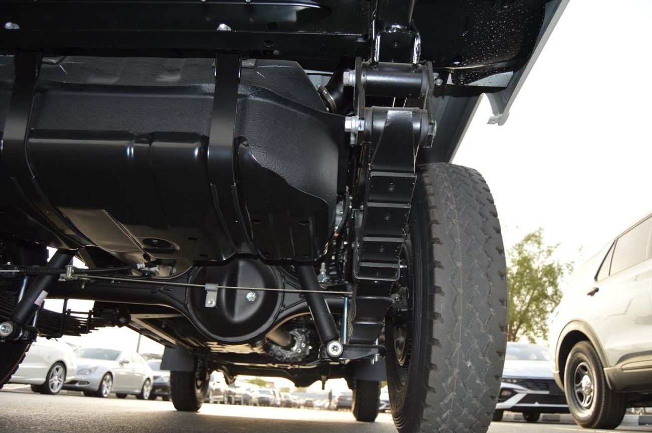 تويوتا لاند كروزر بيك آب 79 SC 4.2 MT Diesel V6 2026