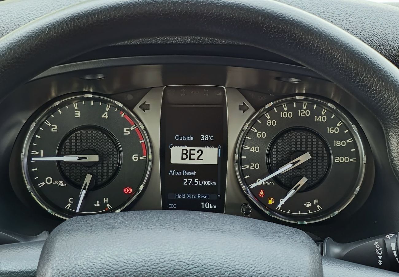 Toyota Hilux TOYOTA HILUX DIESEL 2.4 DOUBLE CABIN - M/T - HIGH OPTIONS - PUSH START - 2025 - WHITE INSIDE RED - N