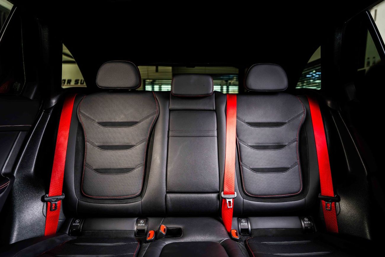 مرسيدس بنز GLC 43 AMG 4 MATIC-Night Package-Red Seat Belts-High Specifications
