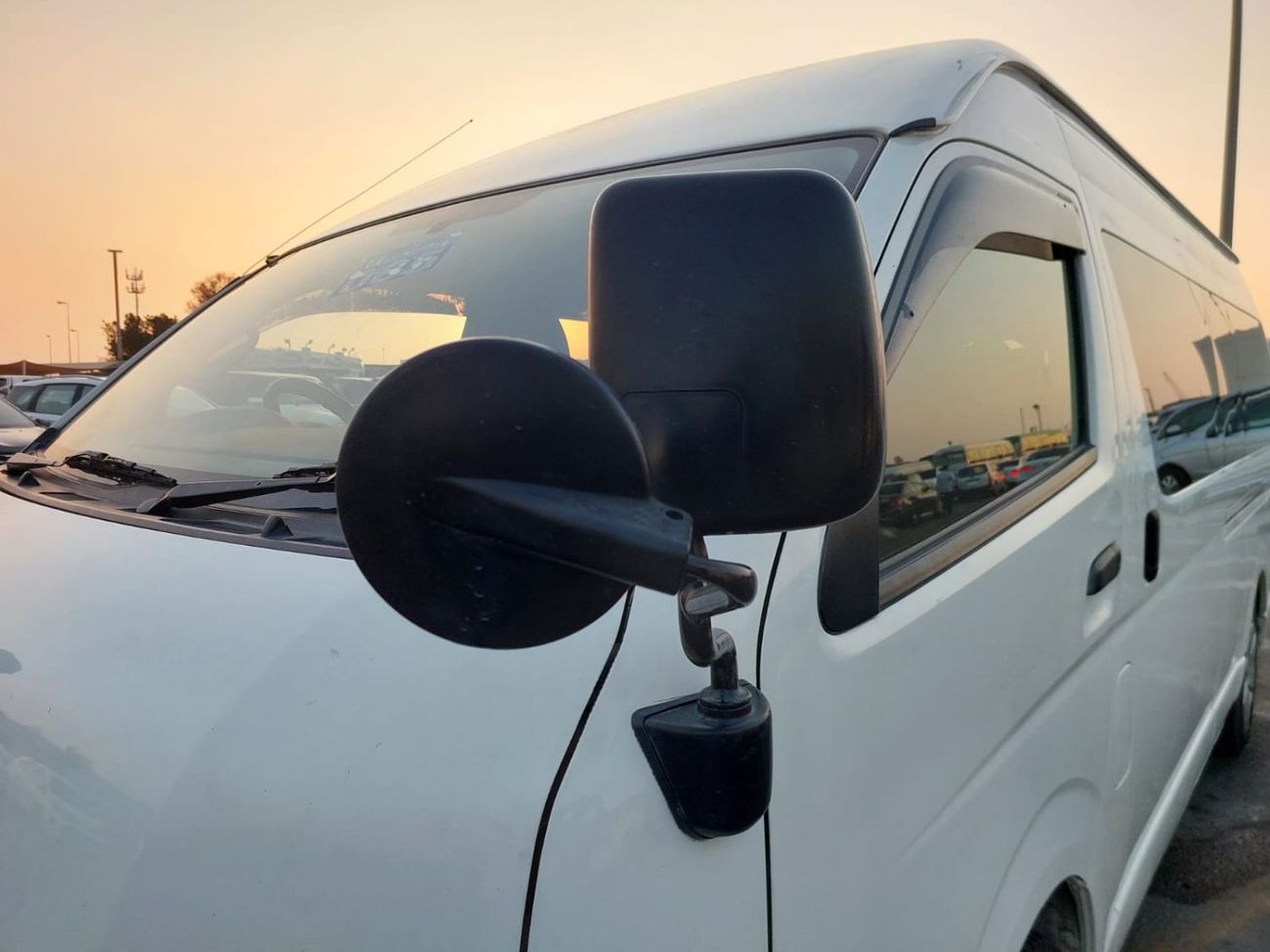 Toyota Hiace TOYOTA HIACE COMMUTER VAN RHD 2015 MODEL 3.0 L DIESEL AUTOMATIC(PM26406)