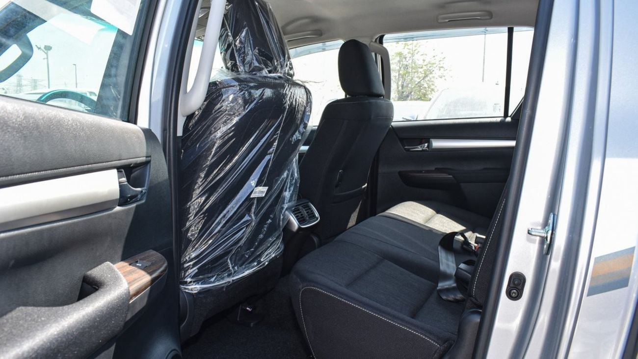 تويوتا هيلوكس SR5 2.7L