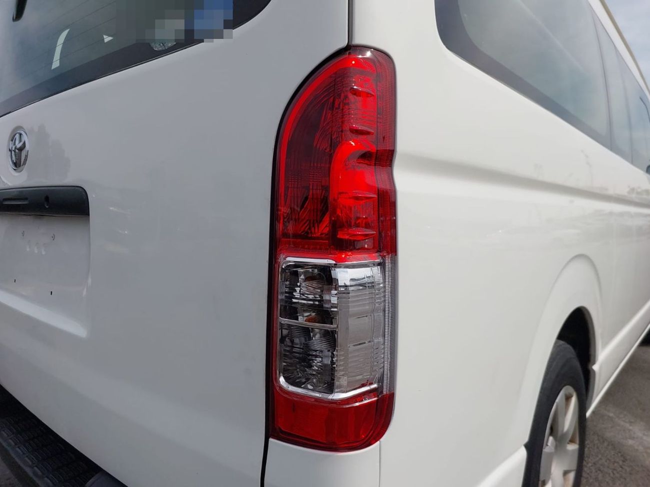 Toyota Hiace TOYOTA HIACE COMMUTER VAN RHD 2014 MODEL 2.7 L PETROL AUTOMATIC(PM47858)