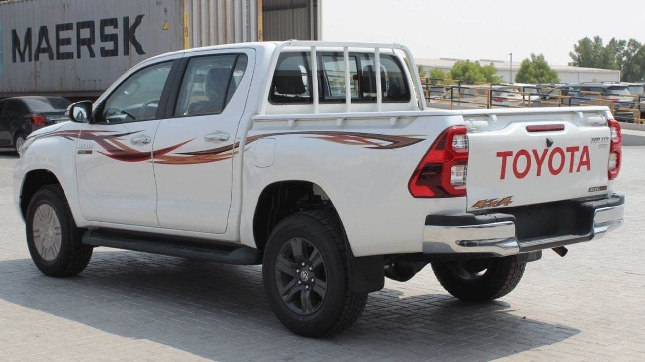 Toyota Hilux SGLX TOYOTA HILUX 2.4L GLX D DC 4WD MT (Export Only)