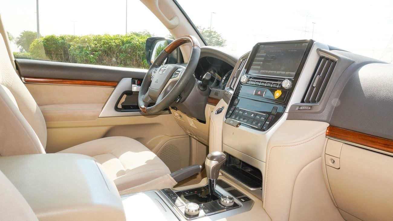 Toyota Land Cruiser EXR 5.7L 4WD