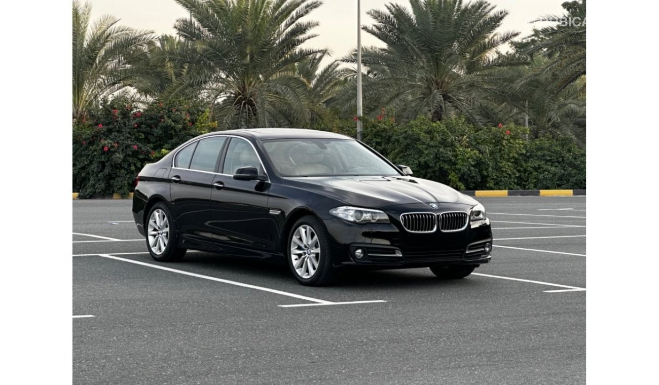 BMW 520i Executive MODEL 2015 GCC CAR PERFECT CONDITION INSIDE AND OUTSIDE FULL OPTION SUN ROOF LEATHER SEATS