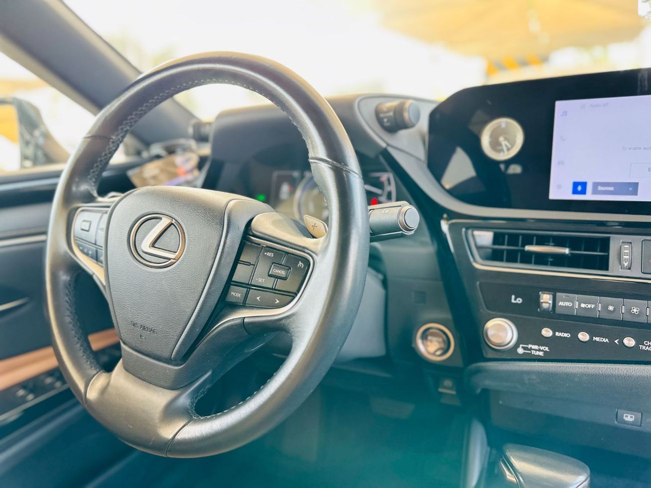Lexus ES300h 2023 Lexus ES 300H - Black inside Brown