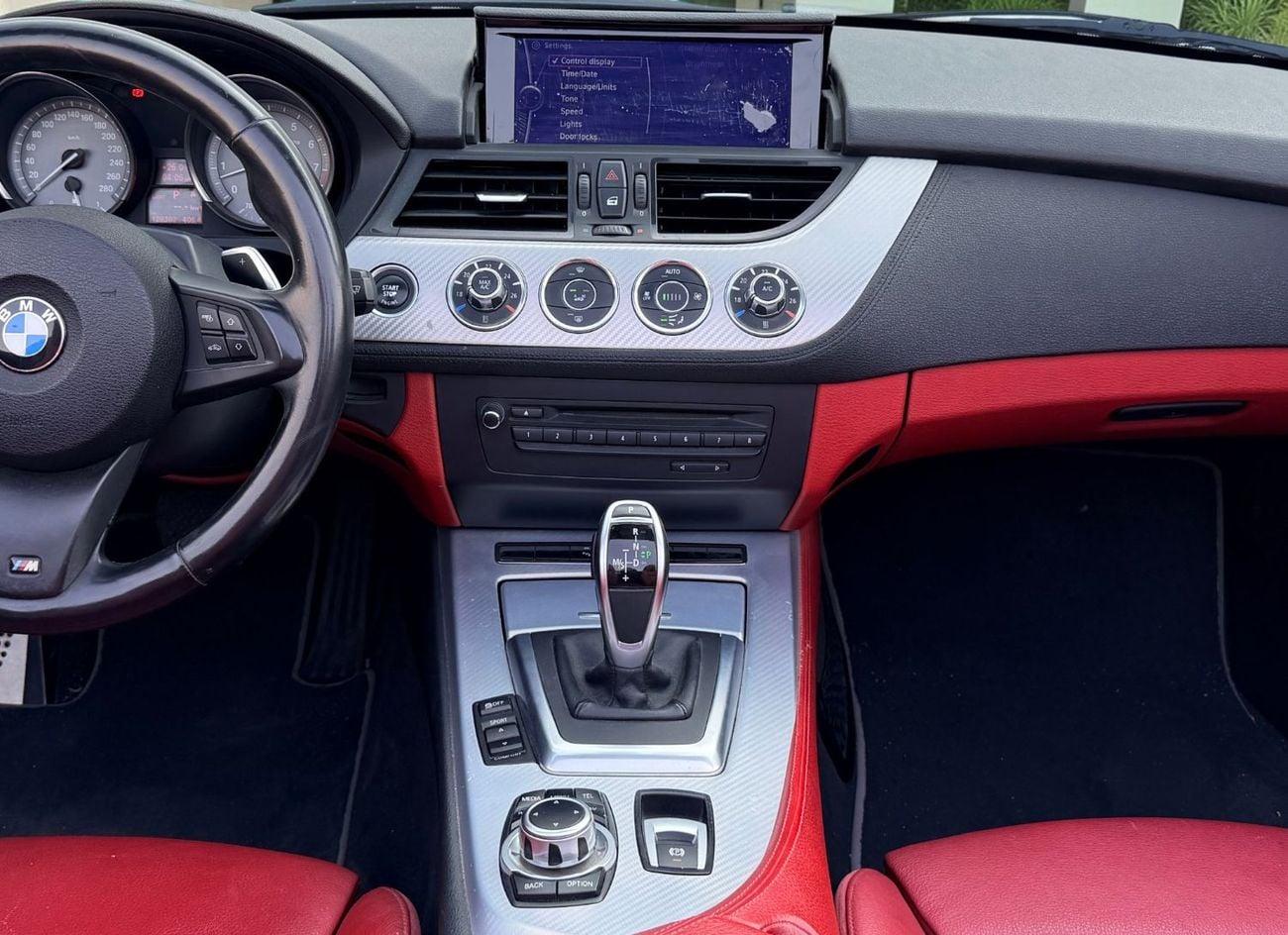 BMW Z4 sDrive 35is 3.0L BMW Z4 SDRIVE35IS | 3.0TC V6 | 2015 | GCC SPECS