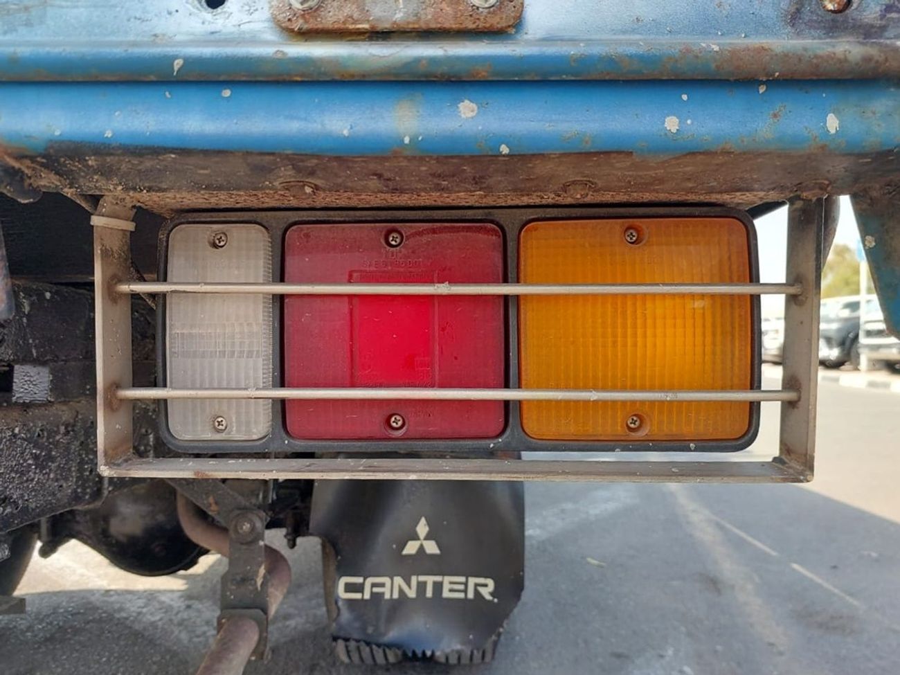 ميتسوبيشي فوسو كانتير MITSUBISHI CANTER ALUMINIUM BODY TRUCK RHD 1989 MODEL 4.2 L DIESEL MANUAL(PM22104)