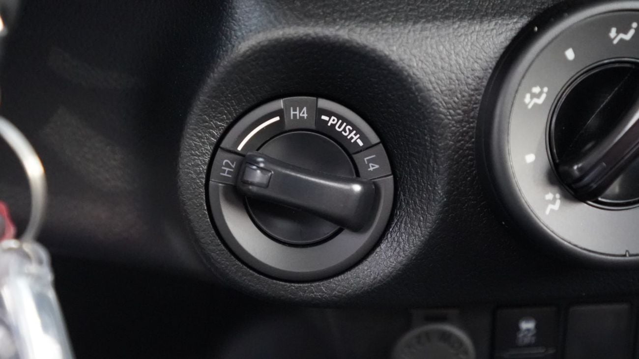 Toyota Hilux GLS 2.7L Single Cabin 4WD M/T