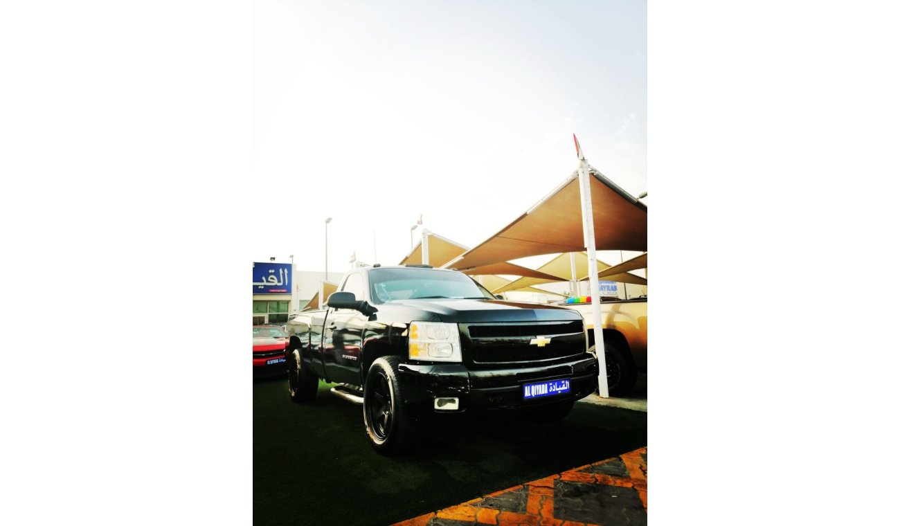 Chevrolet Silverado 2011 Chevrolet Silverado, one cabin, in good condition