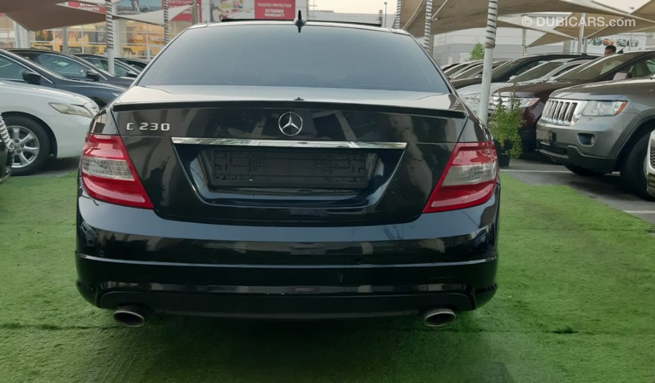 مرسيدس بنز C 230 خليجى - بانوراما - جلد -كاميرا - شاشة - جلد لونين - أنوار ضباب رنجات حساسات  بحالة ممتازة