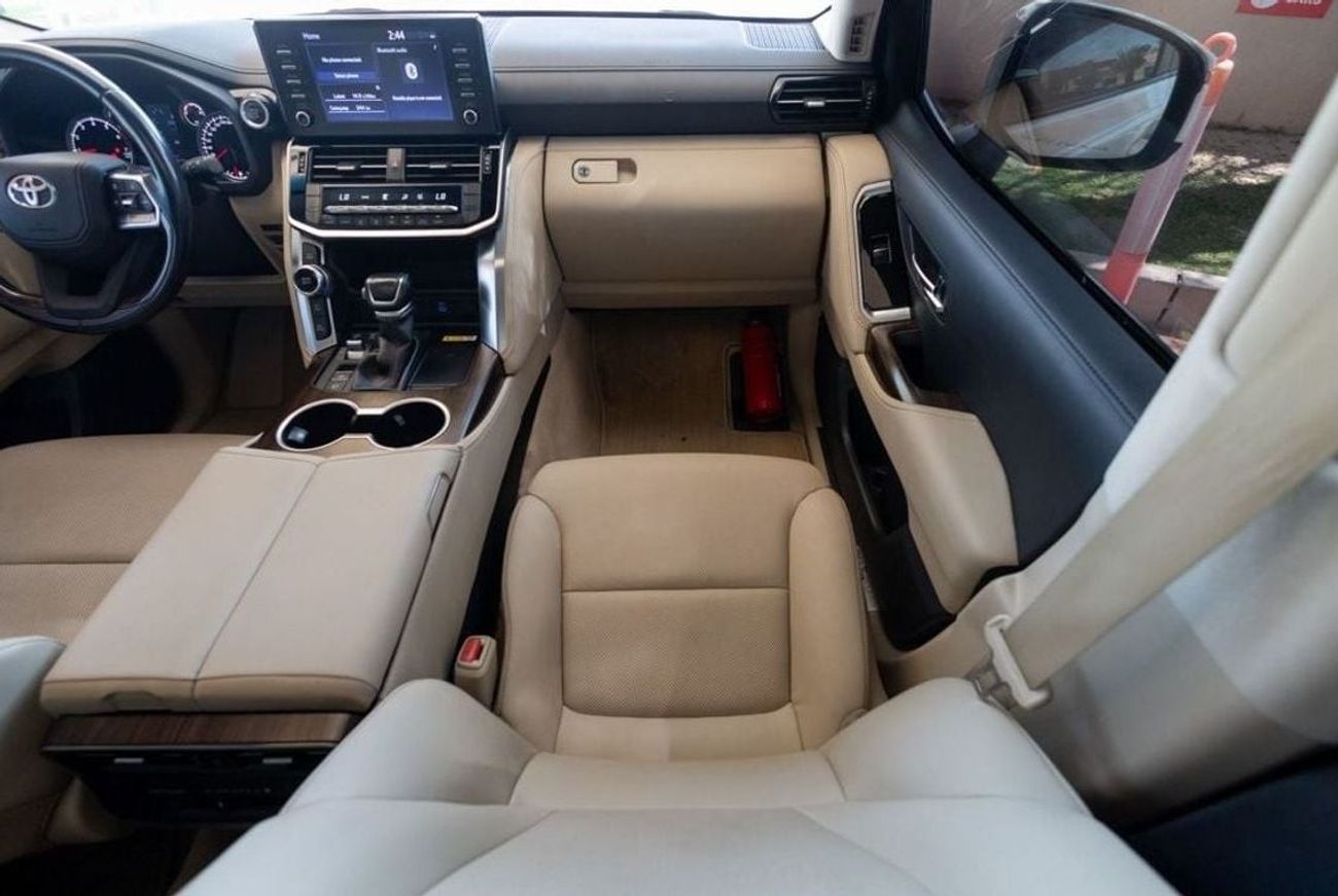 Toyota Land Cruiser GXR 3.5L Toyota Land Cruiser GXR 2022 GCC under Warranty with Flexible Down-Payment.