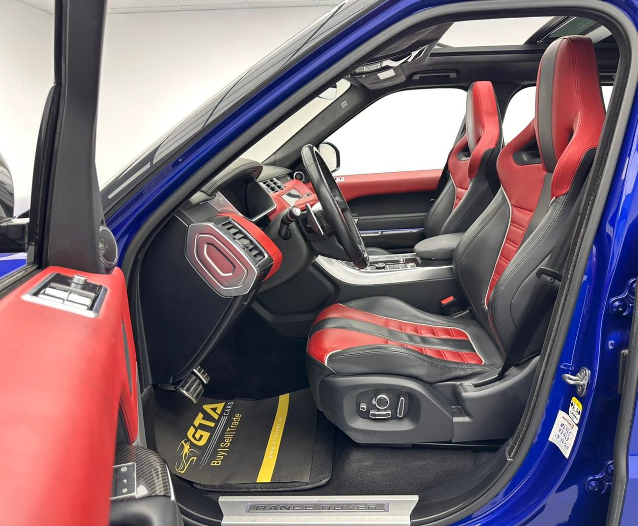 لاند روفر رينج روفر سبورت 2017 Range Rover Sport SVR, Full Service History, Excellent Condition, GCC