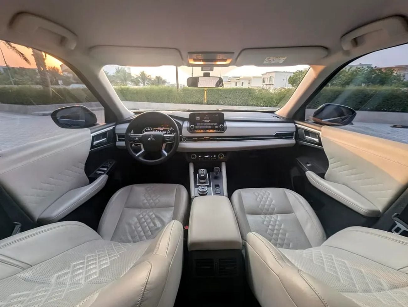 Mitsubishi Outlander PREMIUM 2024 GCC Specs Exterior and Interior Excellent Condition
