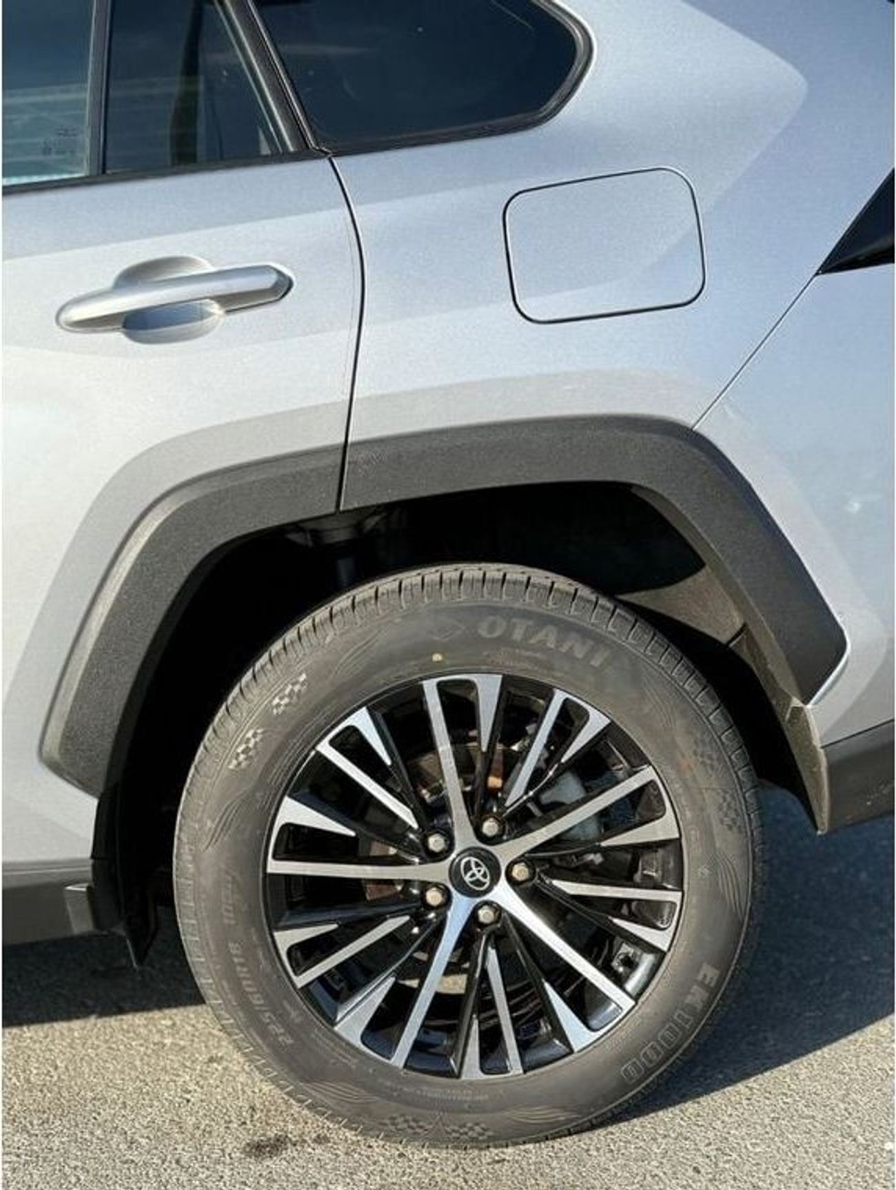 Toyota RAV4 TOYOTA RAV4 HYBRID XLE 2.5L