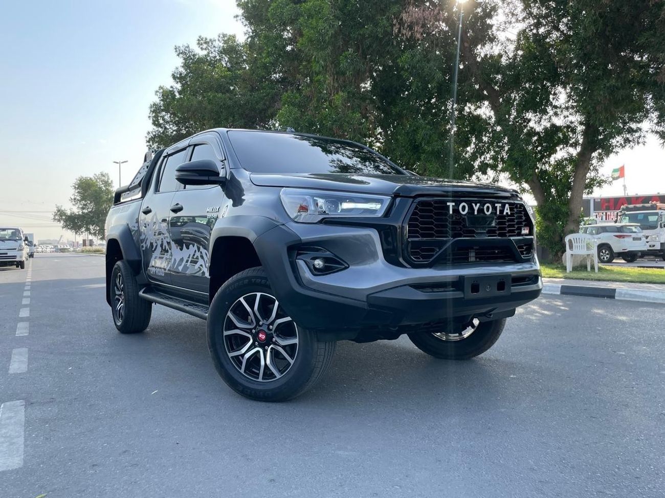 تويوتا هيلوكس diesel 2.8 liter automatic right hand drive leather seats with back camera