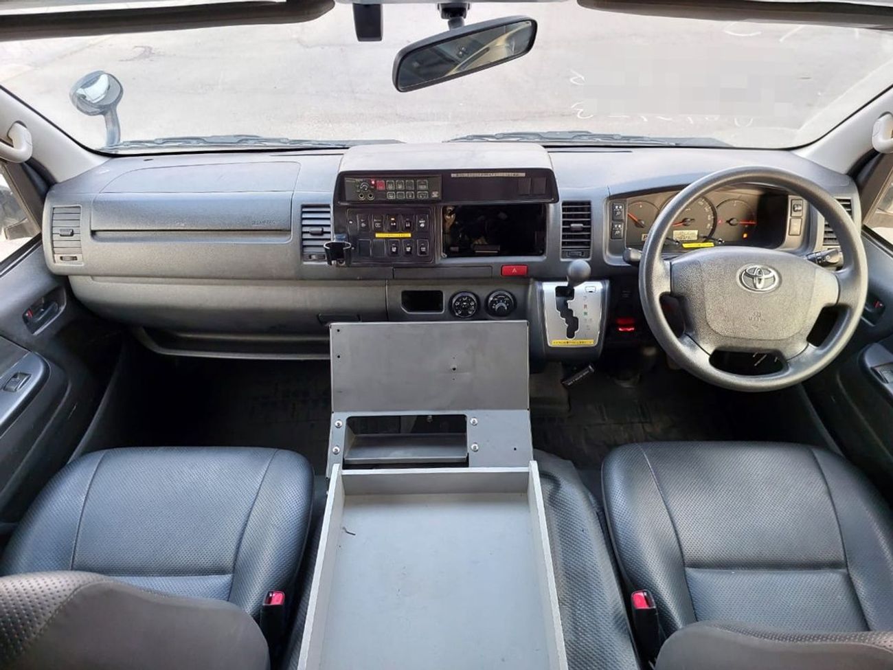 Toyota Hiace TOYOTA HIACE VAN AMBULANCE RHD 2015 MODEL 2.7 L PETROL AUTOMATIC(PM15128)