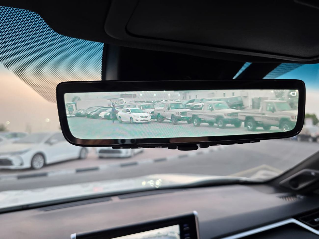 Toyota RAV4 2020 XSE hybrid Sunroof , 4x4 , Push button and original leather