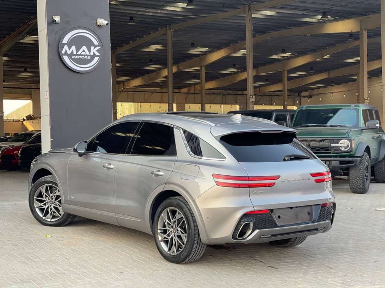 جينيسس GV70 / دفع رباعي / فتحة سقف بانورامية / كاميرا 360 درجة / مسافة منخفضة / بحالة ممتازة