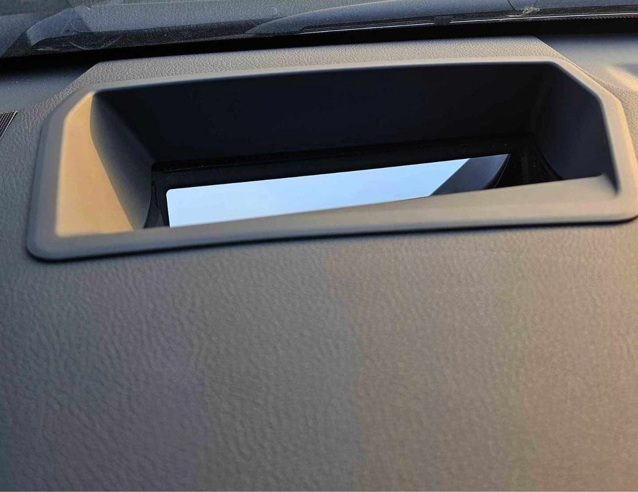 Lexus LX600 SIGNATURE || 3.5L V6 PETROL / RADAR / REAR ENTERTAINMENT SCREEN / HEADS UP DISPALY / COOL BOX (CODE