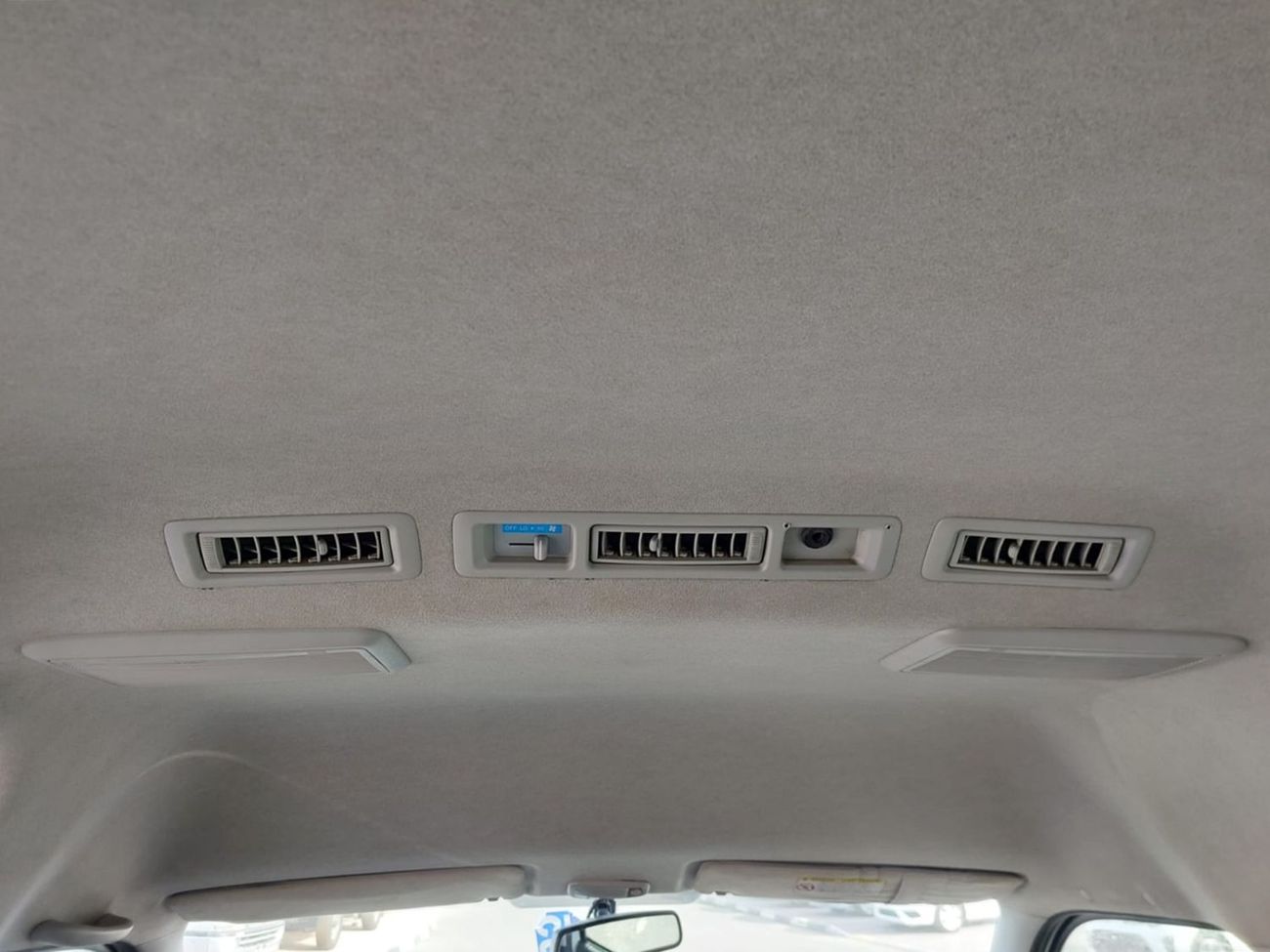 تويوتا هاياس TOYOTA HIACE COMMUTER VAN RHD 2017 MODEL 2.7 L PETROL AUTOMATIC(PM83742)