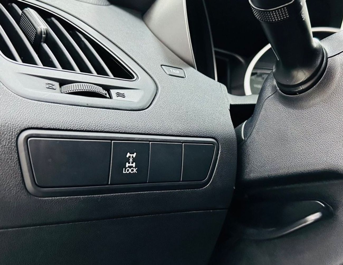 Hyundai Tucson GL GCC .. Perfect Condition .. 4WD .. Panoramic .. Low Mileage