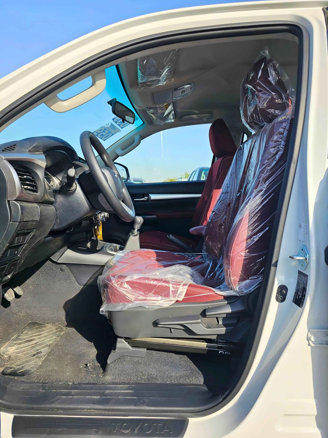 Toyota Hilux GLX SR5 / 2.7L V4 / M/T /  DVD + CAM / 4X4 / FULL OPTION (CODE # GLXS)