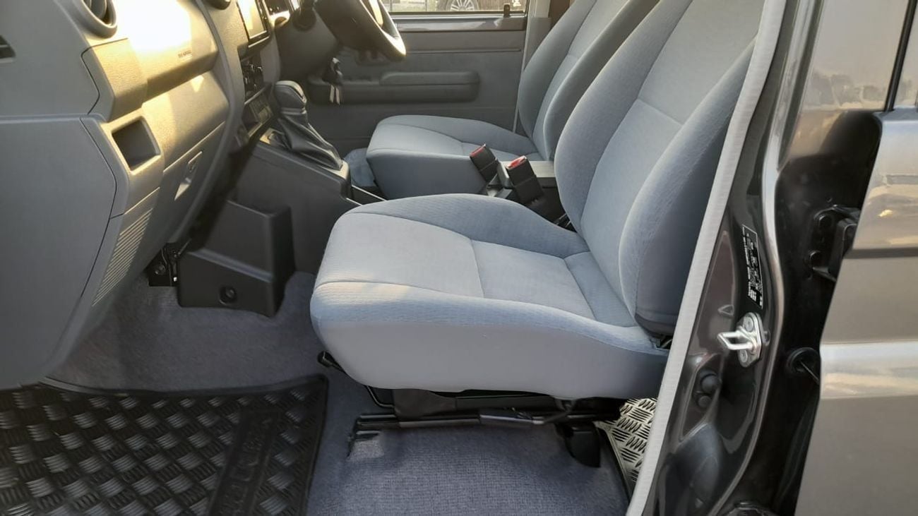 تويوتا لاند كروزر بيك آب Right-Hand drive 2.8 diesel turbo Auto Brand new