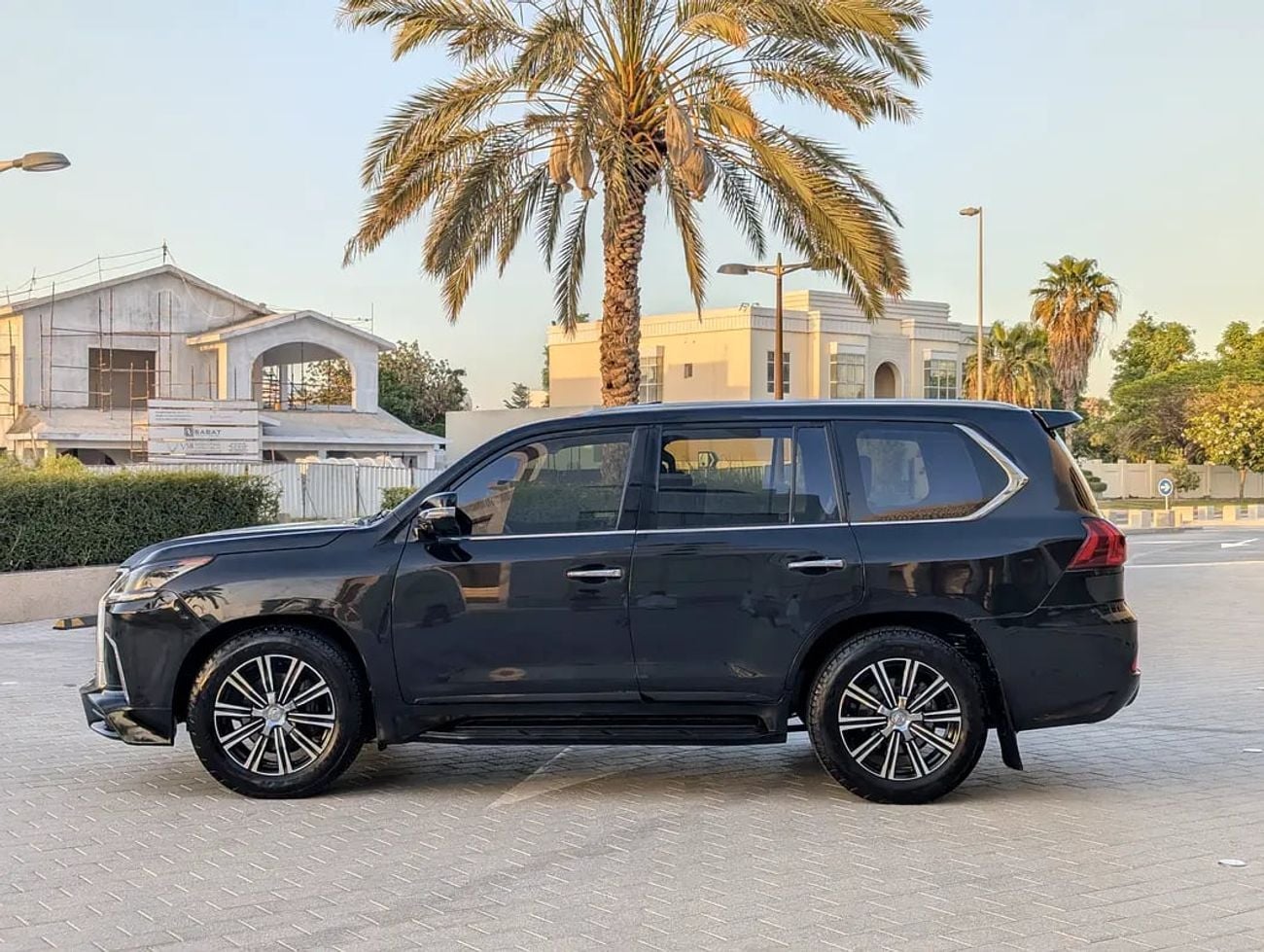 لكزس LX 570 LX 570 Base | GCC Specs | Pristine Condition