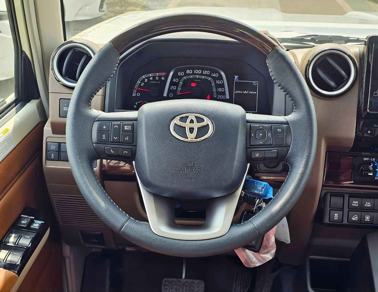 تويوتا لاند كروزر 70 LC76 LX/2.8L DIESEL V4 A/T/LETAHER SEATS/DVD,CAMERA/ (CODE#HT76ZS)
