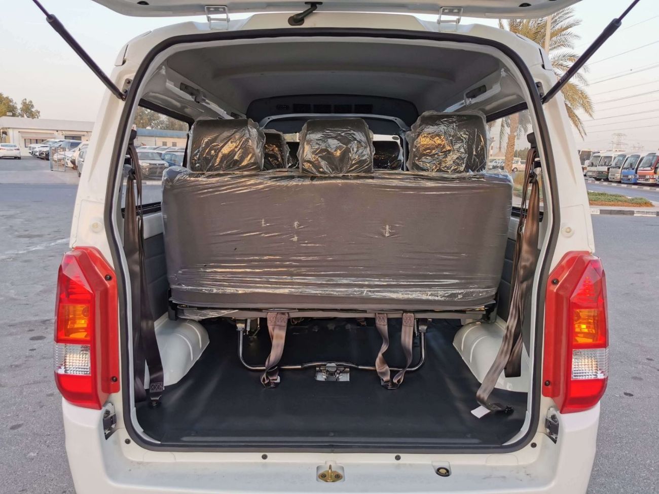 Victory V2 MINI BUS/ 7 SEATER, M/T, WITH AIRBAGS & ABS
