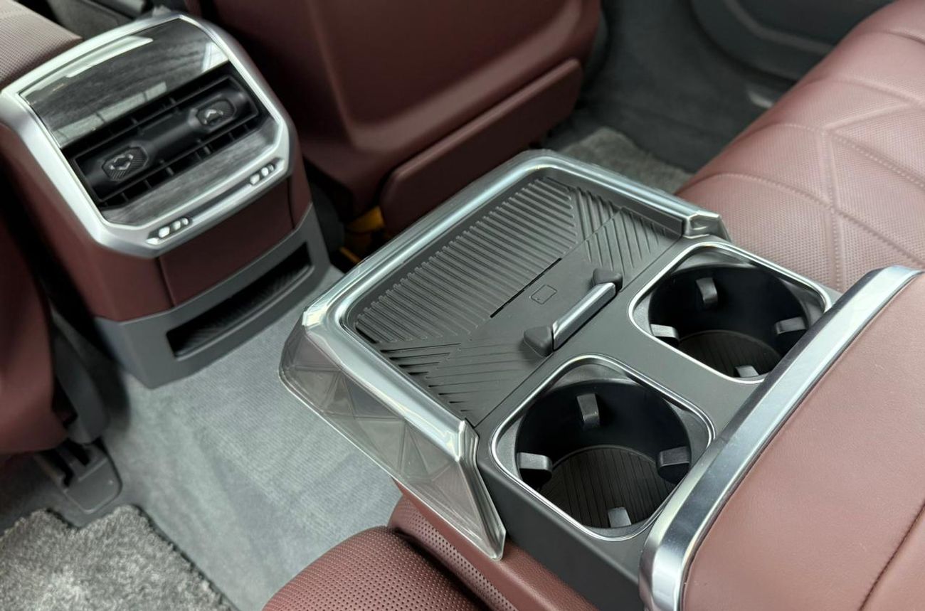 BMW 760i 2025 BMW 760i xDrive ,AGMC Warranty ,Service Contract ,Full Agency Service History ,Excellent Condit