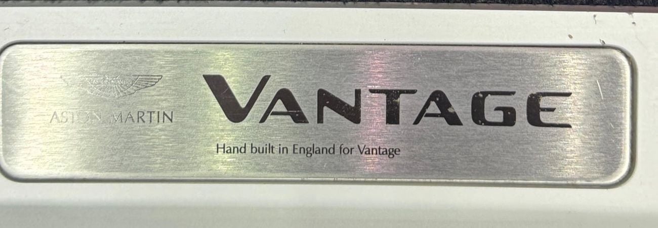 Aston Martin Vantage Std 4.0L