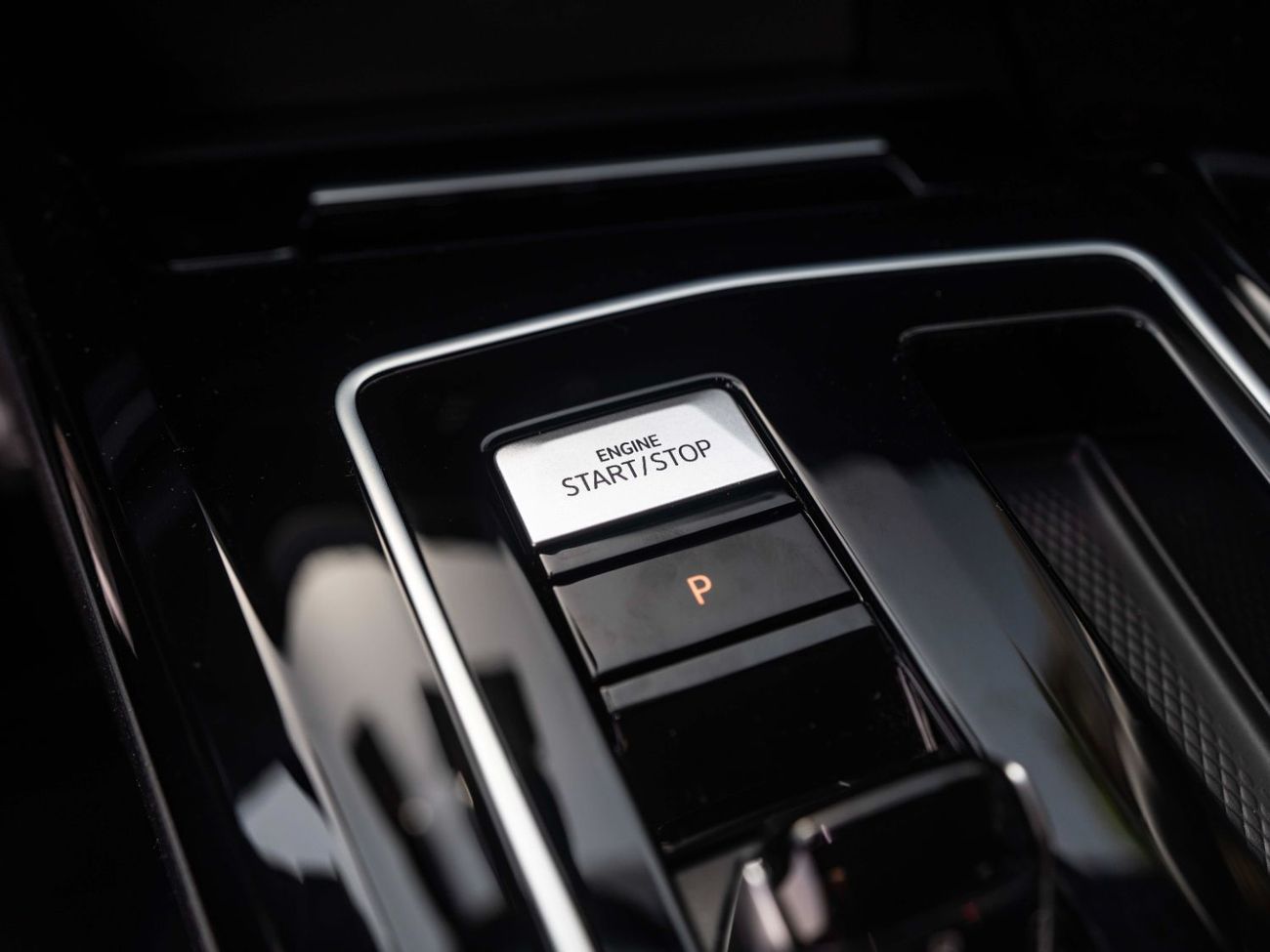 Volkswagen Golf R Base 2.0T