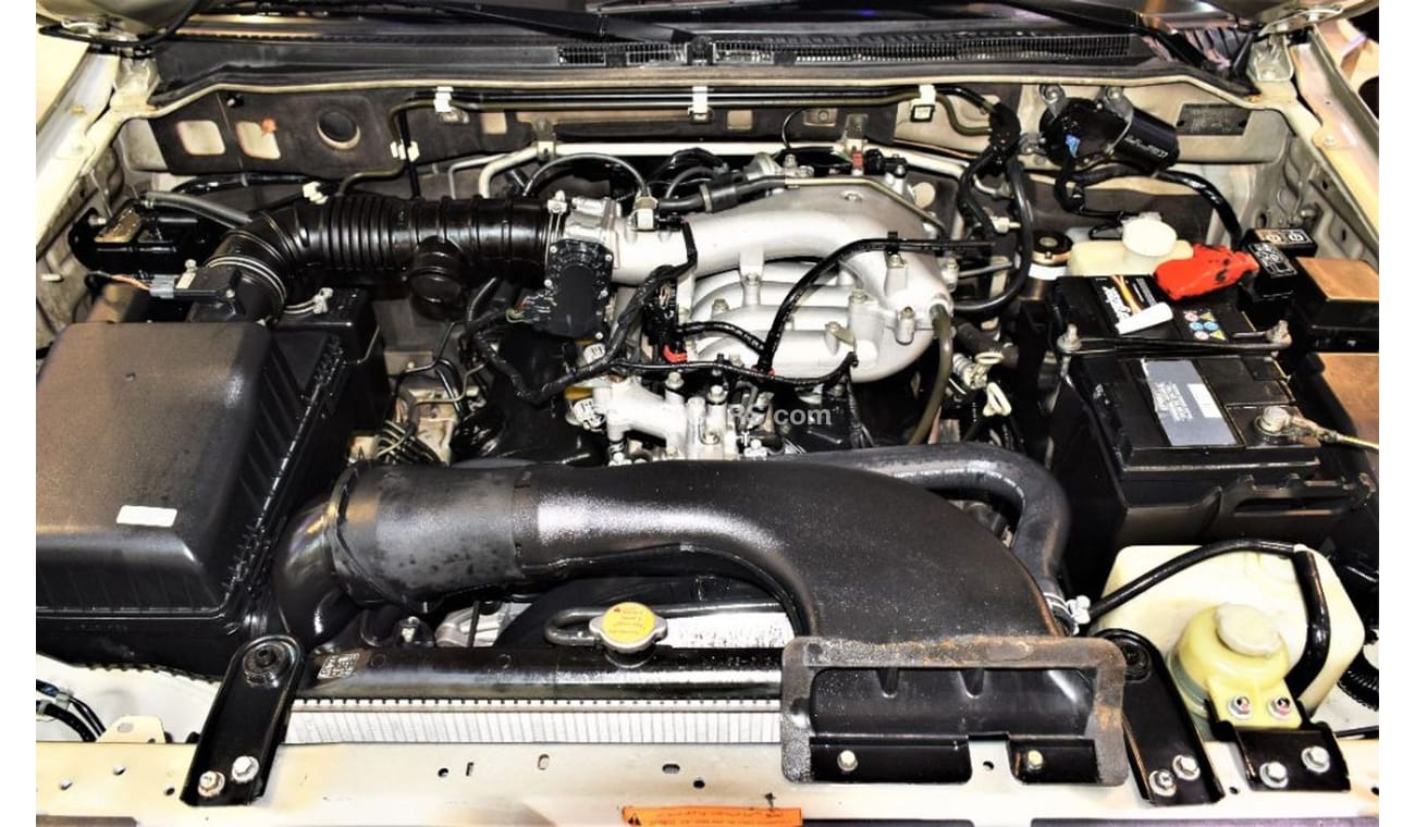 Mitsubishi Pajero Amazing Mitsubishi Pajero GLS 2008 Model!! in Gold Color! GCC Specs