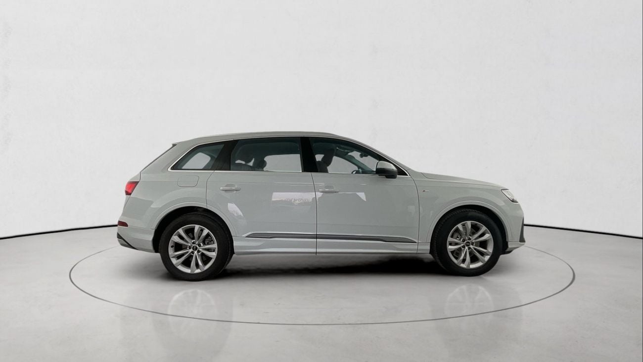 أودي Q7 55 TFSI quattro S-Line | upto AED 20,000 Ramadan Discount | شامل الضمان | 0 ﺪﻔﻋﺓ ﺃﻮﻟﻯ