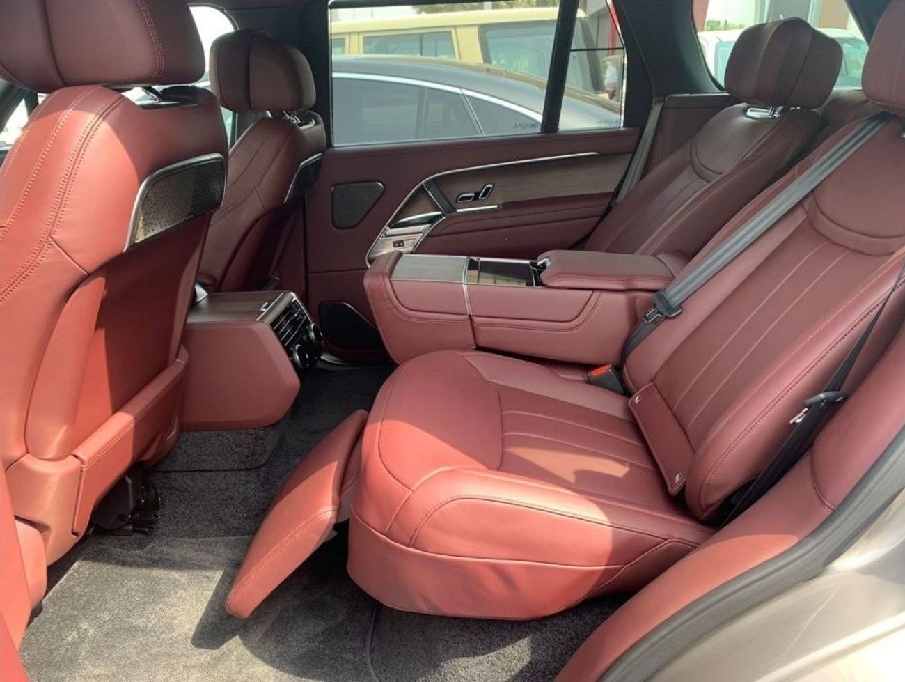 لاند روفر رينج روفر P400 LWB AUTOBIOGRAPHY 3.0L PETROL AWD