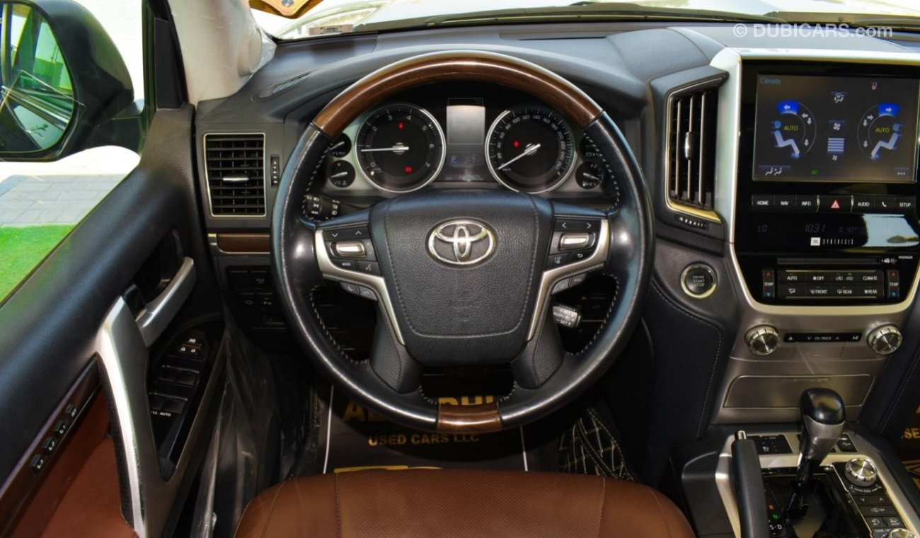 Toyota Land Cruiser VXR V8 5.7 L