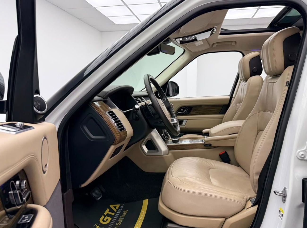 Land Rover Range Rover HSE 2019 Range Rover Vogue HSE, Warranty, Full RR Service History, Excellent Condition, GCC